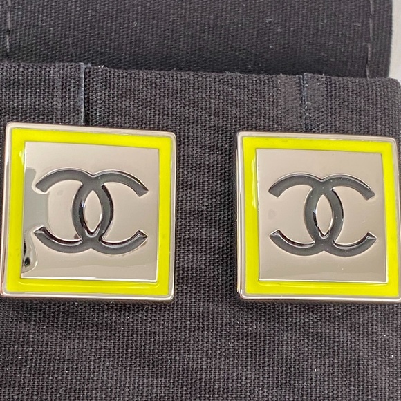 2021B CHANEL YELLOW RUNWAY SQUARE EARRINGS! - Picture 9 of 13